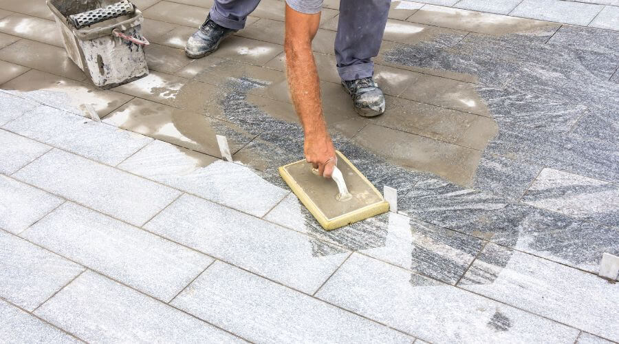 Professional gutter cleaning in Dakota City, NE